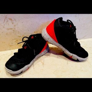 Nike Kyrie Kids 12c Irving Red Black Tennis shoe